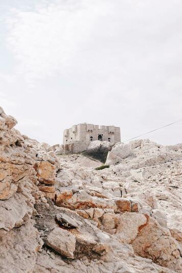 Image du Fort de Pomègues sur l'île de Marseille